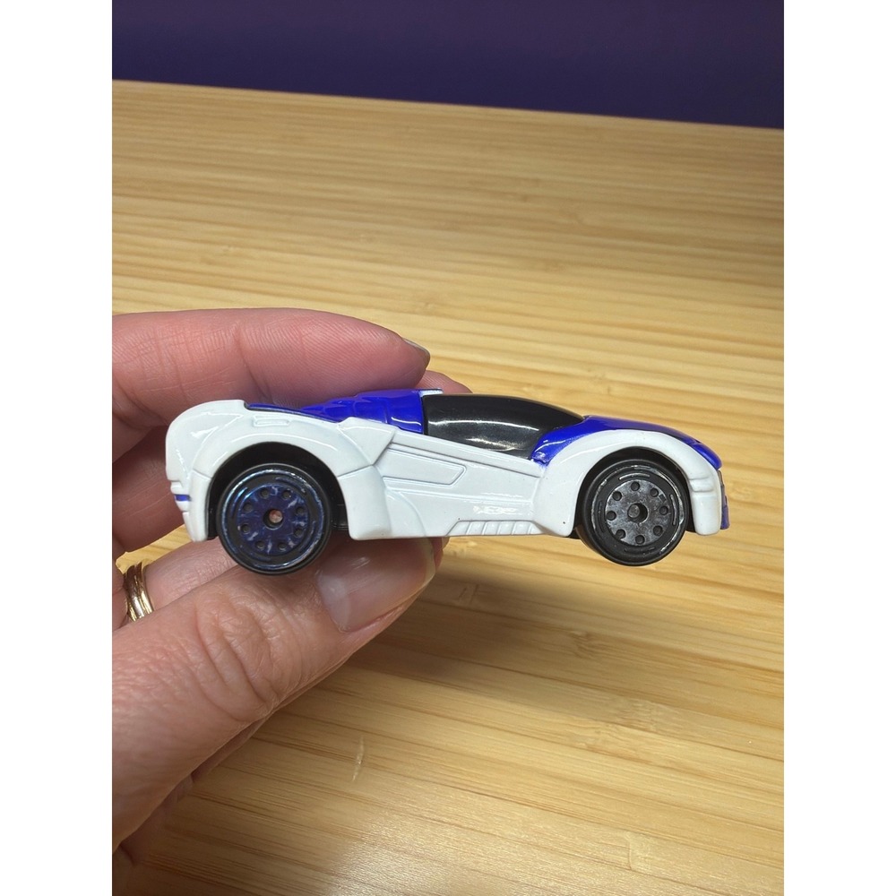 Maisto Fresh Metal Armored White‎ Blue Toy Car